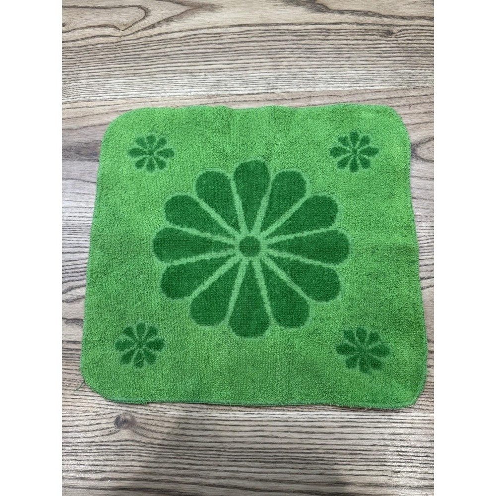 Vintage 1970s Tastemaker USA All Cotton  Daisy Green Sculptured Washcloth